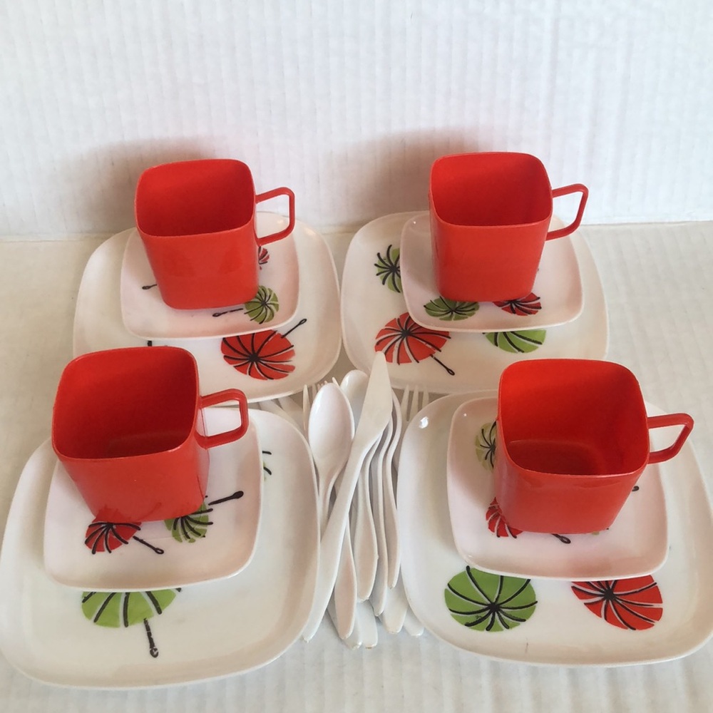 MCM Retro Umbrella Childrens Play Dishes 4 Place Settings Tomato Red Lime White